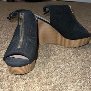 Women’s Report Wedges Size 7